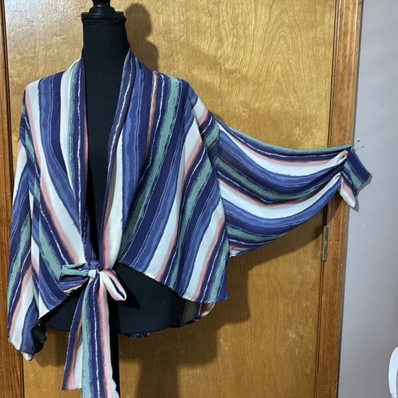 Women’s chiffon drape blouse. With tie front and balloon sleeves size S. - Picture 3 of 7